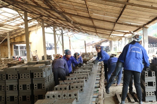 Dây chuyền sản xuất gạch mộc của Công ty cổ phần Sản xuất vật liệu xây dựng Cao Bằng